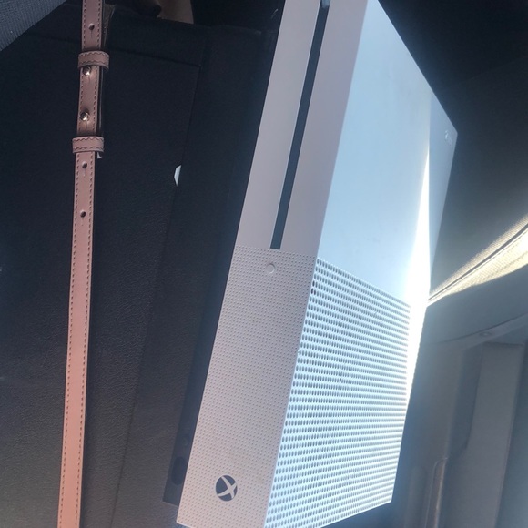 Xbox one s - Picture 1 of 6